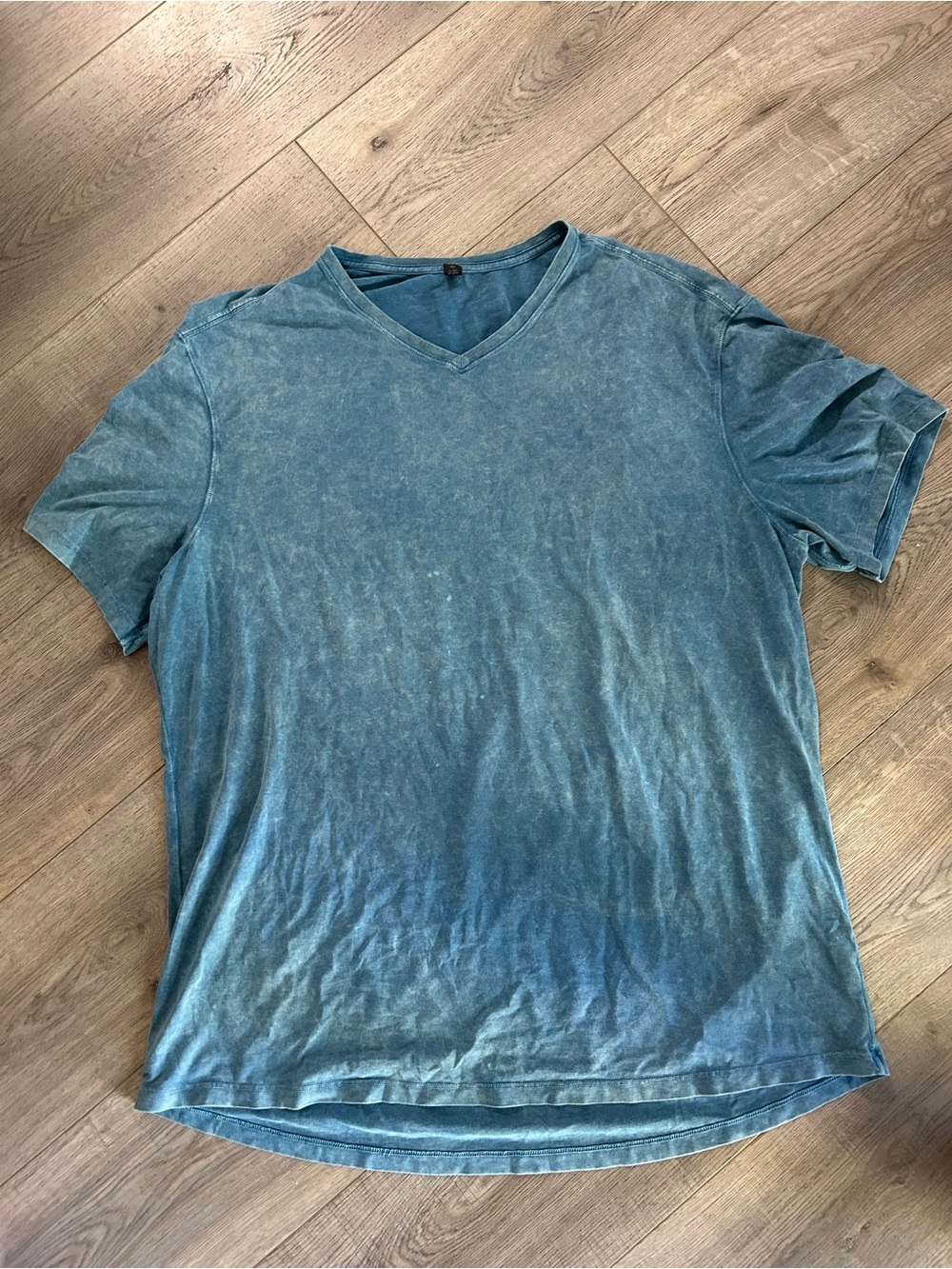 lululemon athletica Men's V-Neck Tee in Washed Teal Blue